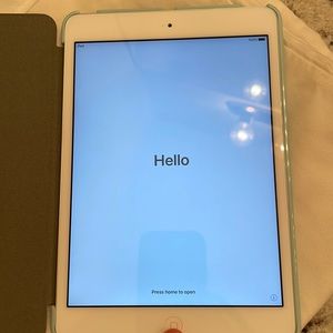 iPad mini 2. Bought in 2015, came out in 2012.